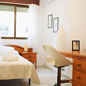amplio-y-luminoso-apartamento-cerca-del-centro-y-la.hotelsinnerja.org/